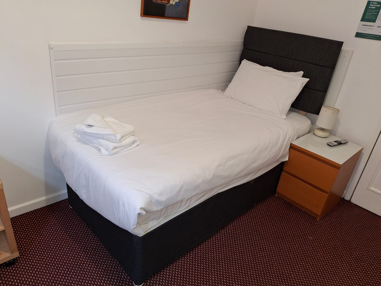 Single Ensuite Room thumbnail 2